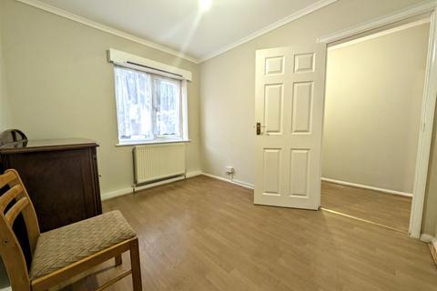 2 bedroom maisonette to rent, Acacia Grove, London