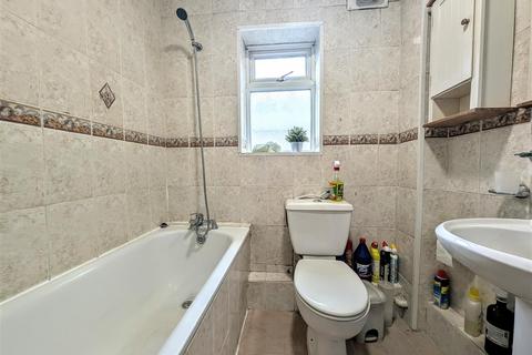 2 bedroom maisonette to rent, Acacia Grove, London