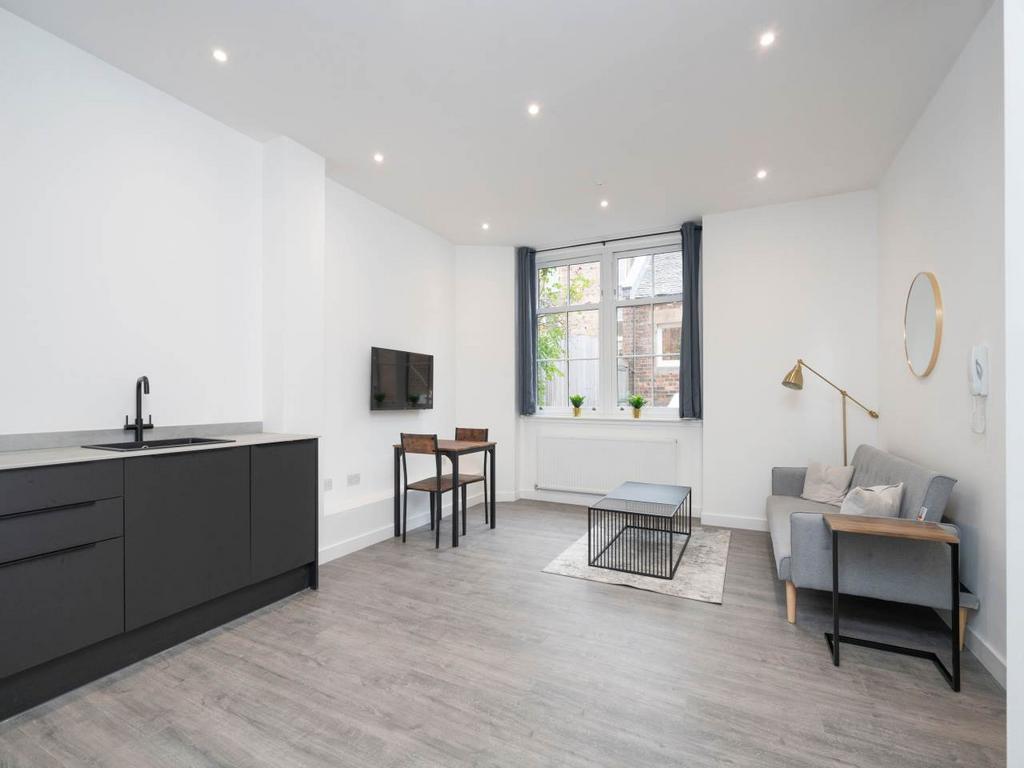 Balcarres Street, Morningside... 1 bed flat to rent £1,375 pcm (£317 pw)