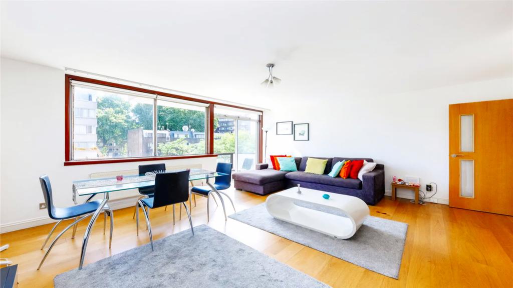 Spacious and Bright 2-Bed Apartment with Balcony