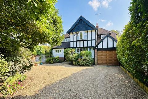 5 bedroom detached house for sale, Woodcote Close, Epsom