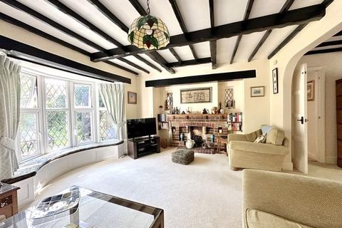 5 bedroom detached house for sale, Woodcote Close, Epsom