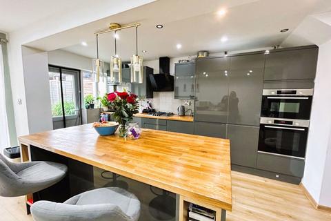 3 bedroom semi-detached house for sale, Lindon Road, Brownhills, Walsall WS8 7BH
