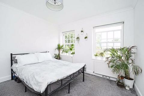 3 bedroom apartment to rent, Corringham Road, Hampstead Garden Suburb, NW11