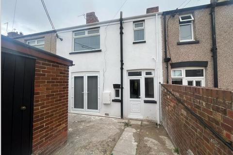 3 bedroom terraced house to rent, The Avenue, Consett