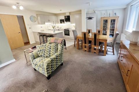 2 bedroom flat for sale, Palmerstones Court, Bolton