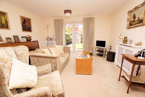 2 bedroom end of terrace house for sale, Cockerell Close, Lee-On-The-Solent, PO13