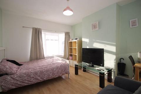 2 bedroom property for sale, Greenway Gardens, Greenford