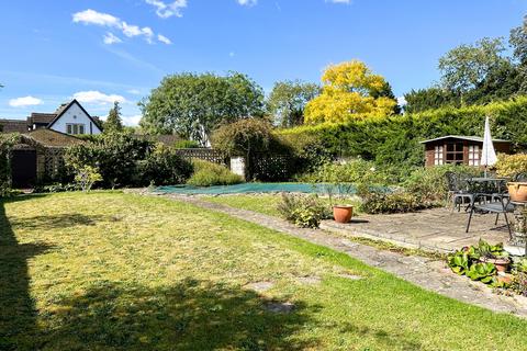 Highcroft, 2 Hill View Road, Wraysbury, Staines-upon-thames, TW19 5EQ