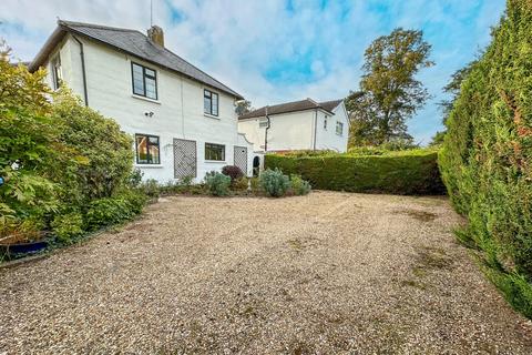 Highcroft, 2 Hill View Road, Wraysbury, Staines-upon-thames, TW19 5EQ