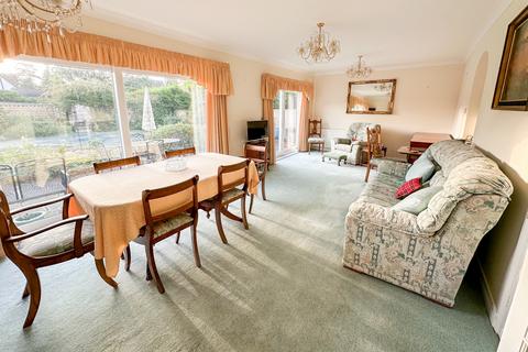 Highcroft, 2 Hill View Road, Wraysbury, Staines-upon-thames, TW19 5EQ