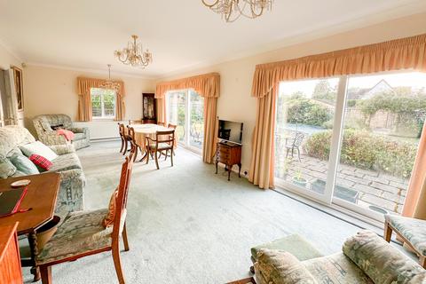 Highcroft, 2 Hill View Road, Wraysbury, Staines-upon-thames, TW19 5EQ