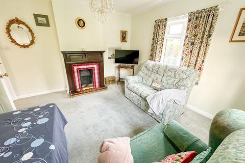 Highcroft, 2 Hill View Road, Wraysbury, Staines-upon-thames, TW19 5EQ