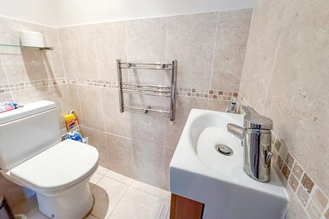 Highcroft, 2 Hill View Road, Wraysbury, Staines-upon-thames, TW19 5EQ