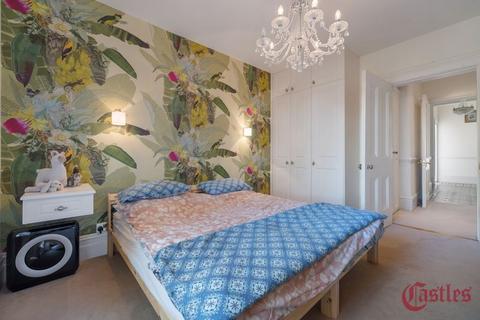Flat 2, 28 Coolhurst Road, London, N8 8EL