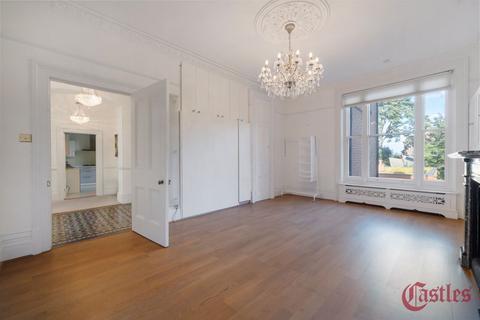 Flat 2, 28 Coolhurst Road, London, N8 8EL