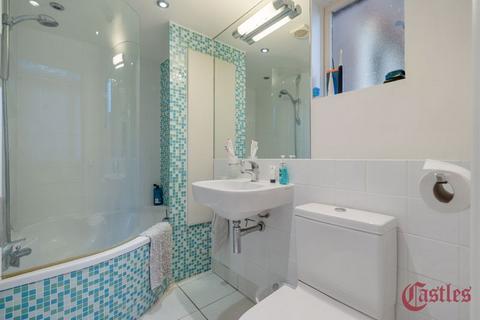 Flat 2, 28 Coolhurst Road, London, N8 8EL