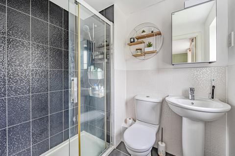 12 Vale Road, Bishops Cleeve, Cheltenham, GL52 8ER