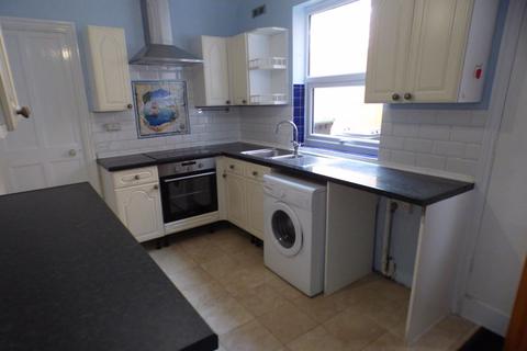 3 bedroom terraced house to rent, Colin Road, Luton