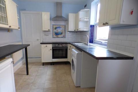 3 bedroom terraced house to rent, Colin Road, Luton