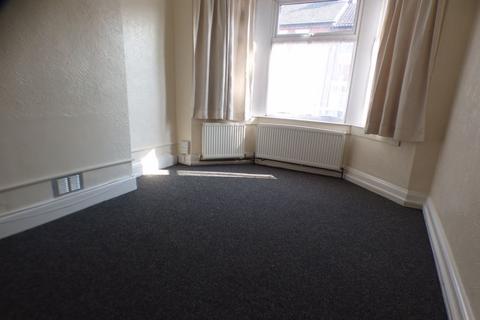 3 bedroom terraced house to rent, Colin Road, Luton