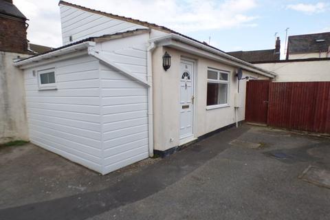 1 bedroom detached bungalow to rent, Princes Street, Dunstable