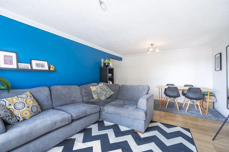 16 Bramley Hill, South Croydon CR2 1 bed apartment to rent £1,300 pcm