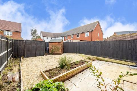 4 bedroom semi-detached house for sale, Narrowleaf Drive, Ringwood, BH24