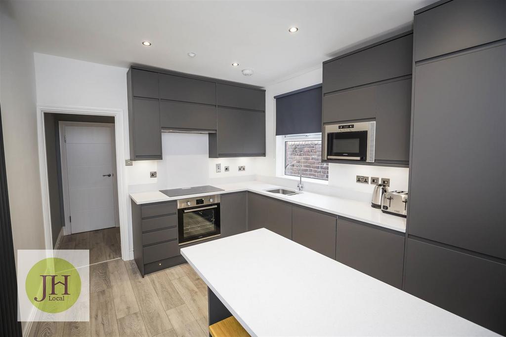 Ruabon Road, Wrexham LL13 1 bed property to rent £550 pcm (£127 pw)
