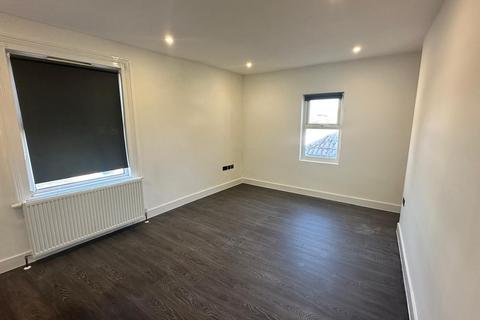 1 bedroom in a house share to rent, Room 3