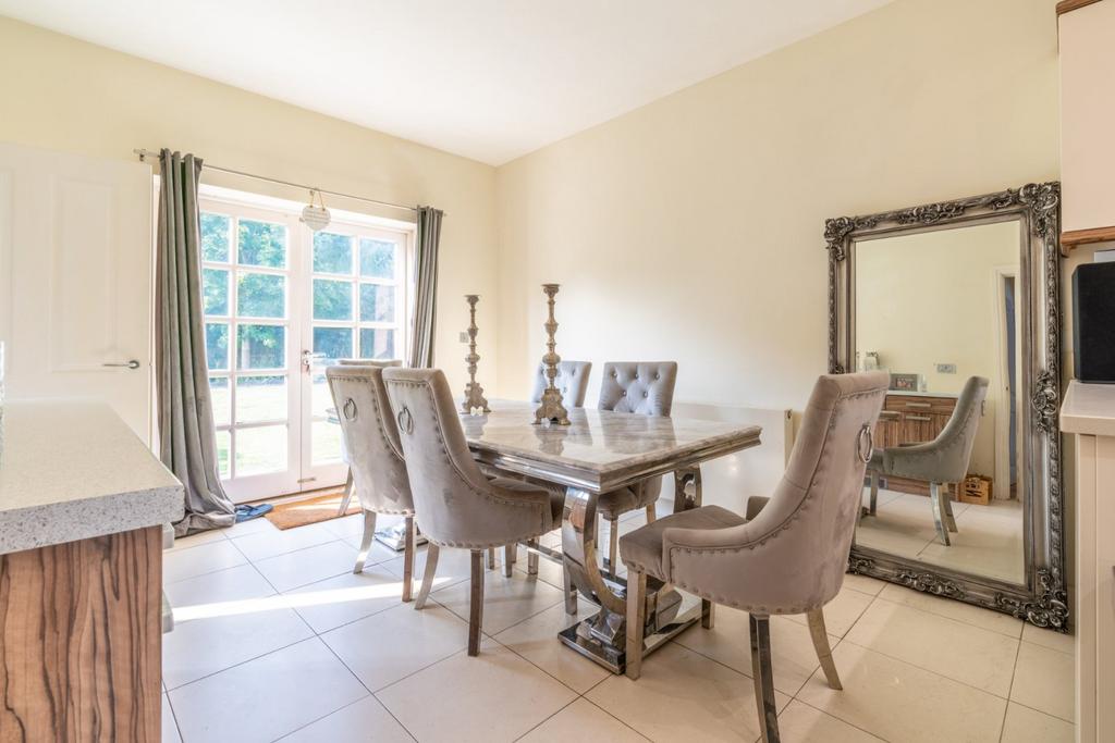 Breakfast Room