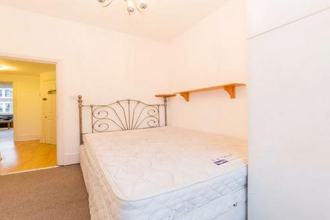 2 bedroom flat to rent, NW6