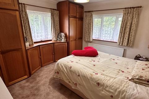 28 Burgess Close, Woodley, Reading, RG5 3LJ