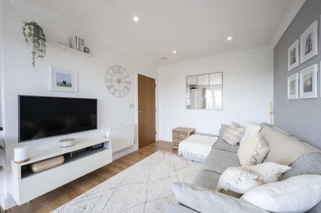 St. Catherines Close, Raynes Park SW20 1 bed apartment for sale £365,000