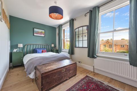 8 Vale Road North, Surbiton, KT6 5AG