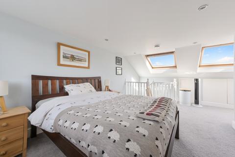 8 Vale Road North, Surbiton, KT6 5AG