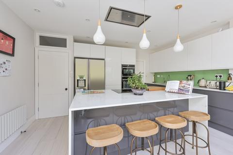 8 Vale Road North, Surbiton, KT6 5AG