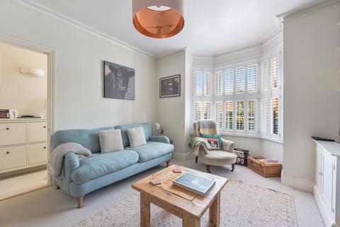 8 Vale Road North, Surbiton, KT6 5AG