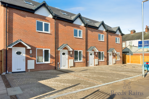 3 bedroom end of terrace house for sale, Queen Street, Newcastle ST5