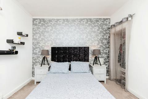 6 Robbins Terrace, Featherstone, Pontefract, WF7 6LN