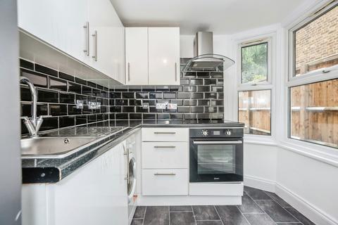 2 bedroom flat for sale, Hollydale Road, London SE15