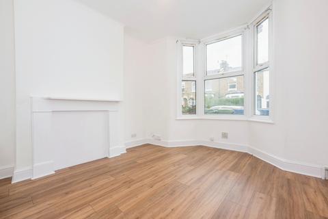 2 bedroom flat for sale, Hollydale Road, London SE15