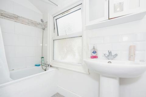 2 bedroom terraced house for sale, Hollydale Road, London SE15