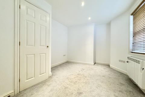 2 bedroom flat to rent, Paragon, Ramsgate