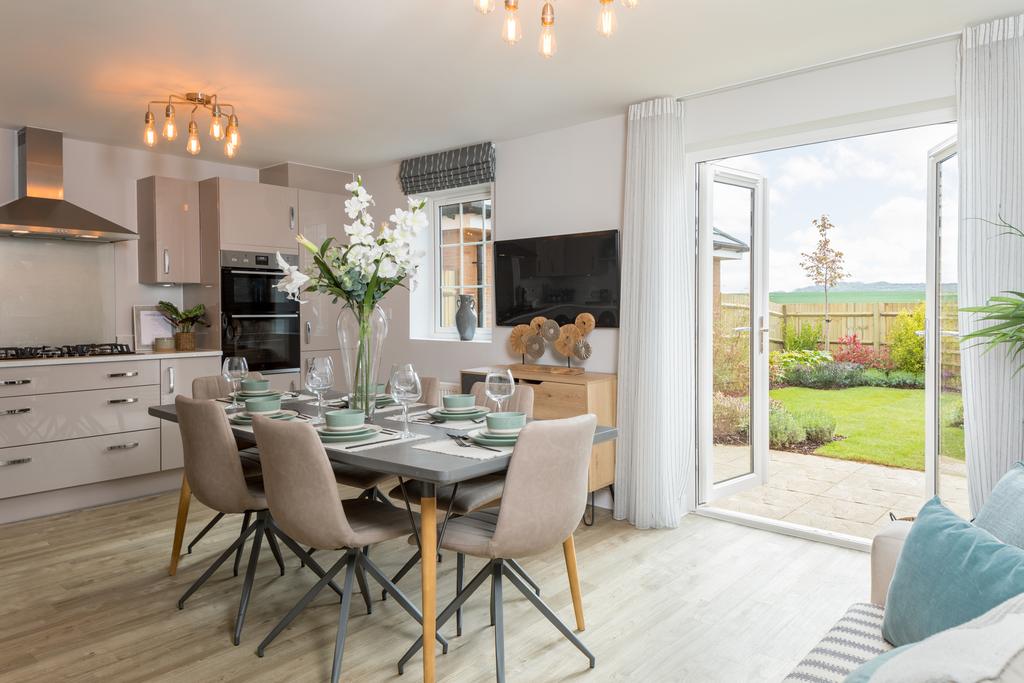 Kitchen and dining room in 4 bed Bayswater