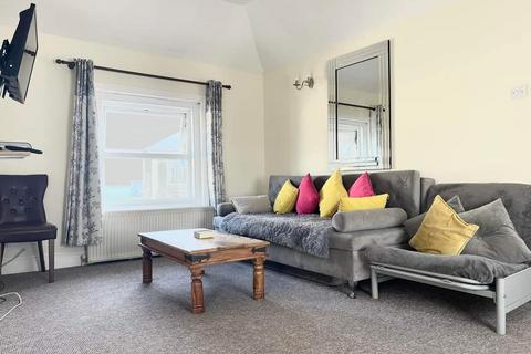 3 bedroom flat to rent, Park Road, Shanklin PO37