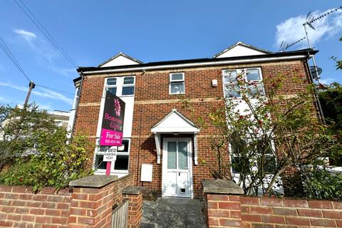 1 bedroom ground floor maisonette for sale, Waverley Road, Plumstead, London, SE18 7TH