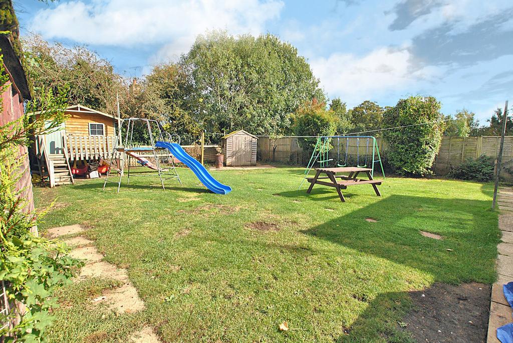 Richer Close, Bury St. Edmunds IP31 2 bed semidetached bungalow for