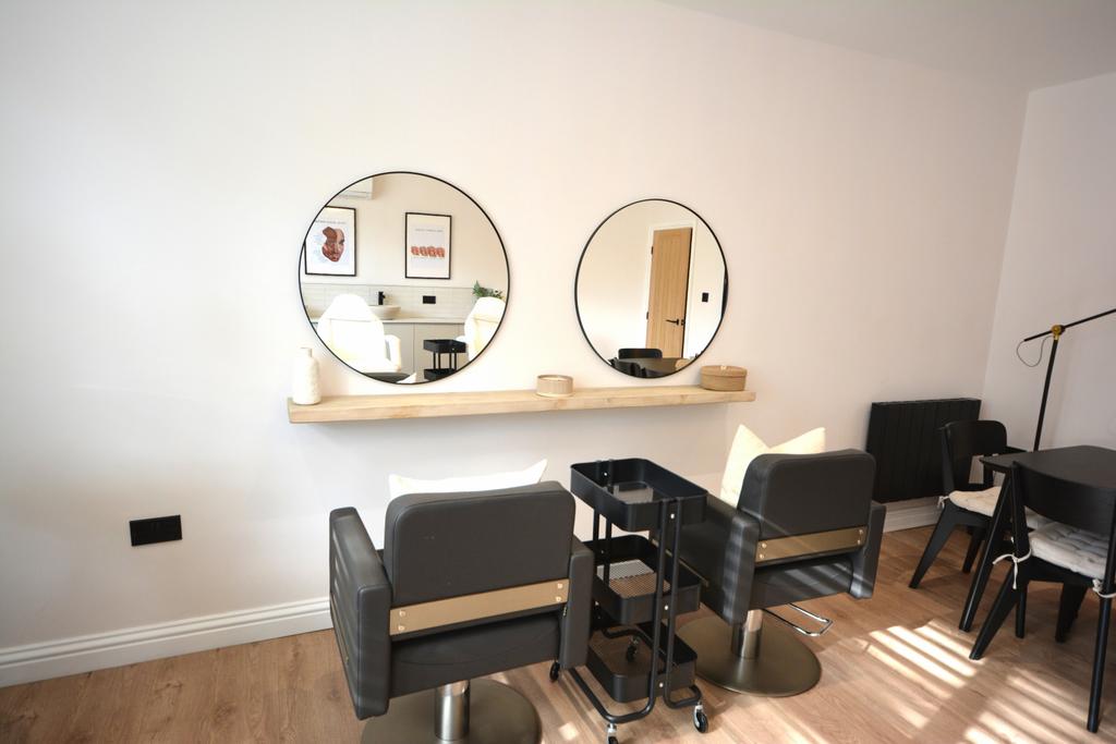 Hairdressing stations