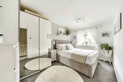 19 Cambridge Close, Langdon Hills, Basildon, SS16 6UW